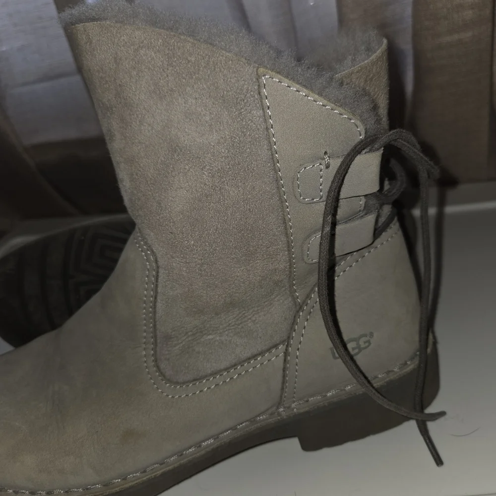 UGG Women's Gray Naiyah Ankle Boots 9.5